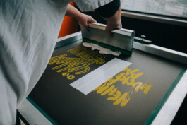 Screenprint-close-up during Printing Solidarity: An Open Screen Printing Workshop for Dialogue, Participation, and Solidarity during the WDC 2026 Open Week in Frankfurt, Soliparty, Studio Michael Schmitz Studio Michael Schmitz